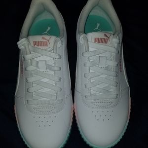 Childrens Puma Shoes, Size 6.5, White